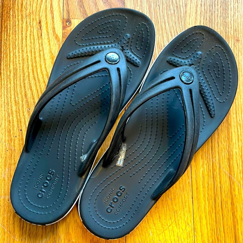 Women’s black crocs flip flops